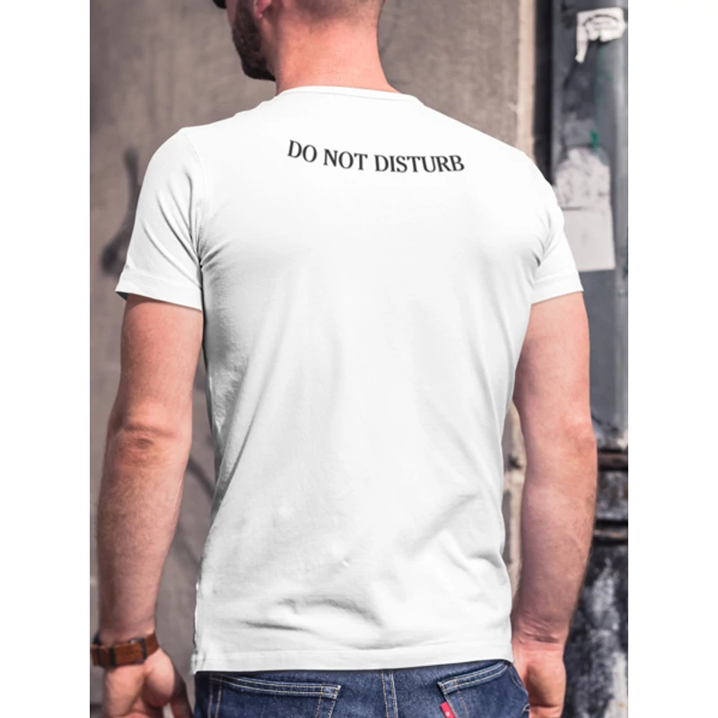 do-not-disturb-ferfi-feher-polo