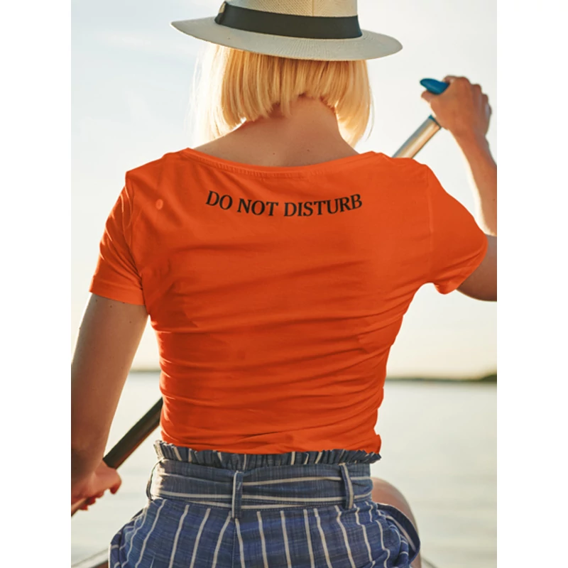 do-not-disturb-narancssarga-noi-polo