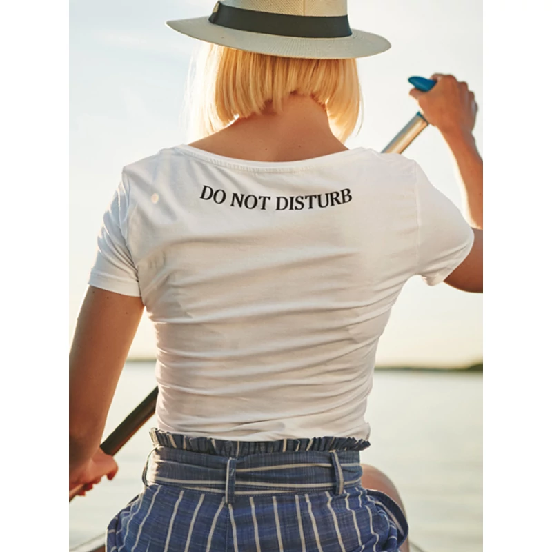 do-not-disturb-noi-feher-polo