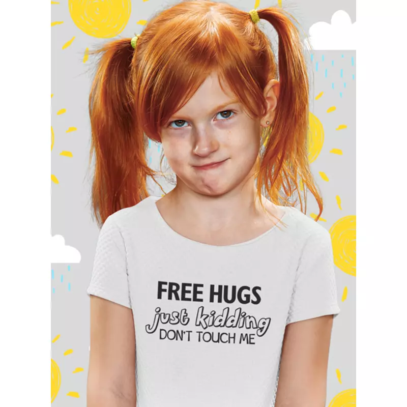 free-hugs-gyerek-feher-polo
